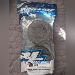 Badlands MX38 HP 3.8 BELTED Raid 8x32 17mm F/R PRO1016610 RC Tire, Sealed New